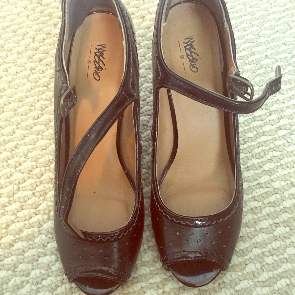 Pumps with block heel